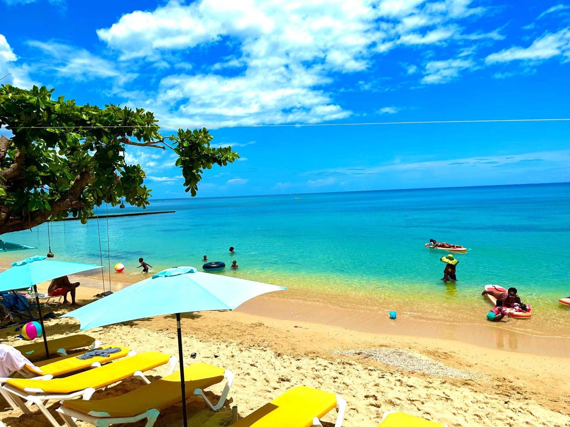 Sand And Tan Beach Hotel Очо-Риос Экстерьер фото
